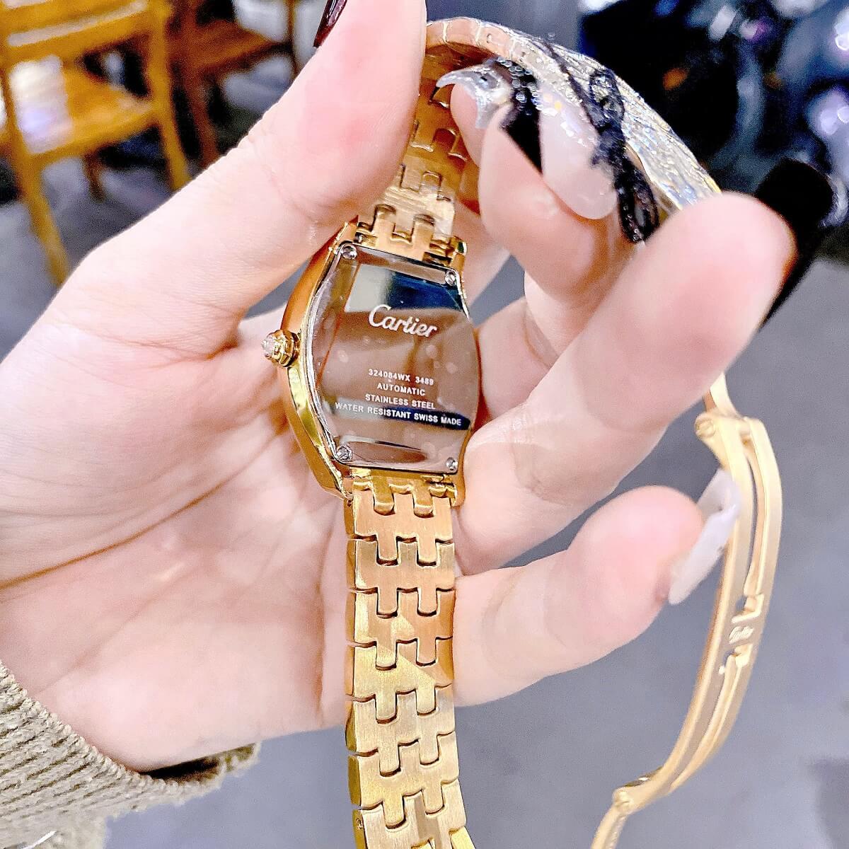 Đồng Hồ Nữ CarTier Mặt Ovan Xà Cừ Đính Full Đá Vỏ Vàng Size 24x33mm