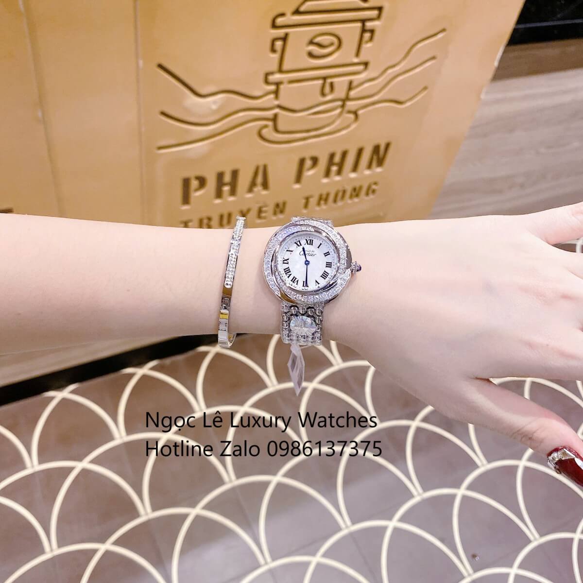 Đồng Hồ Nữ Cartier Trinity Vintage Dây Kim Loại Silver Kim Xanh Đính Đá Siêu Cấp Size 35mm