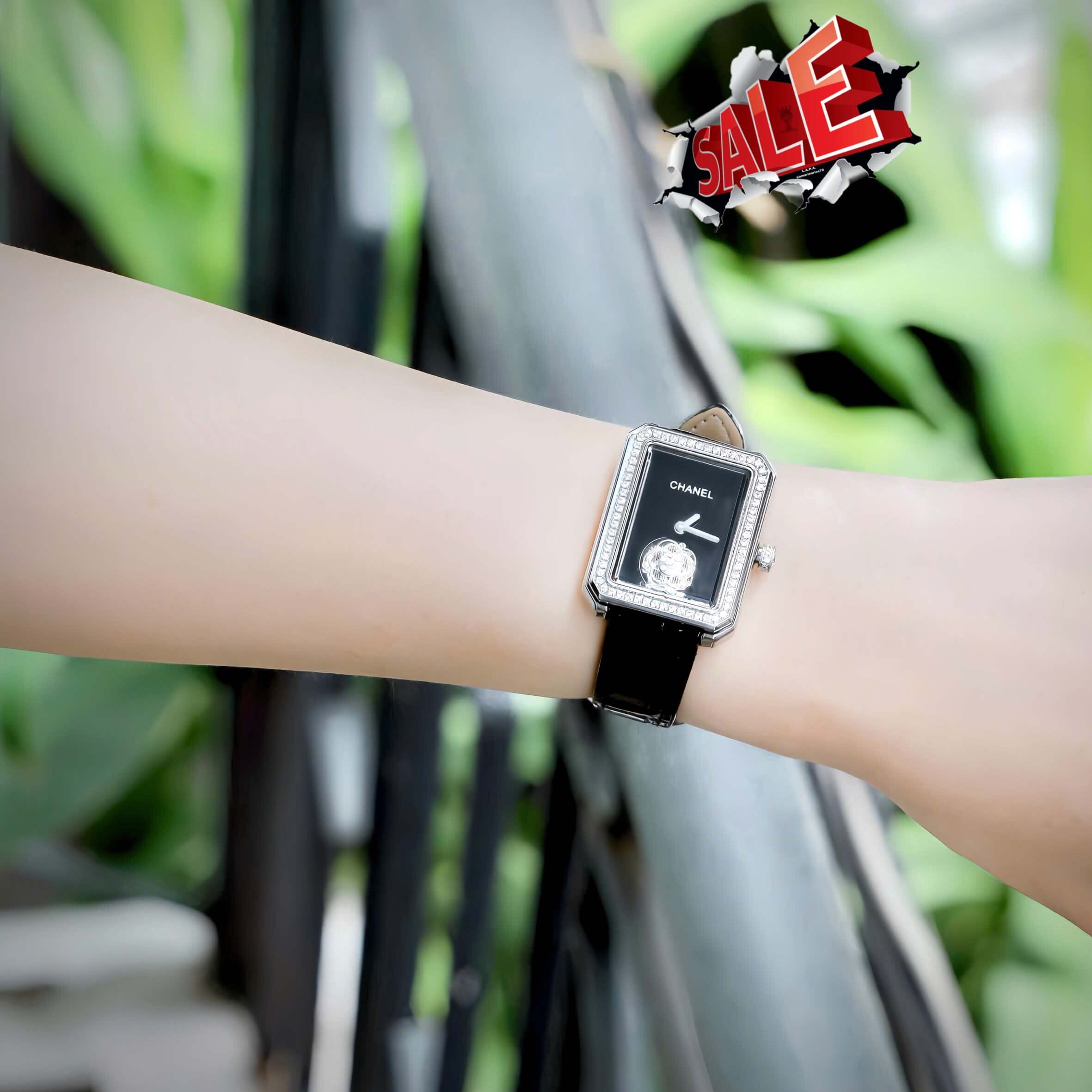 Đồng Hồ Nữ Chanel Boy Friend Dây Da Đen Viền Đá Mặt Hoa Size 27x35mm - Quartz