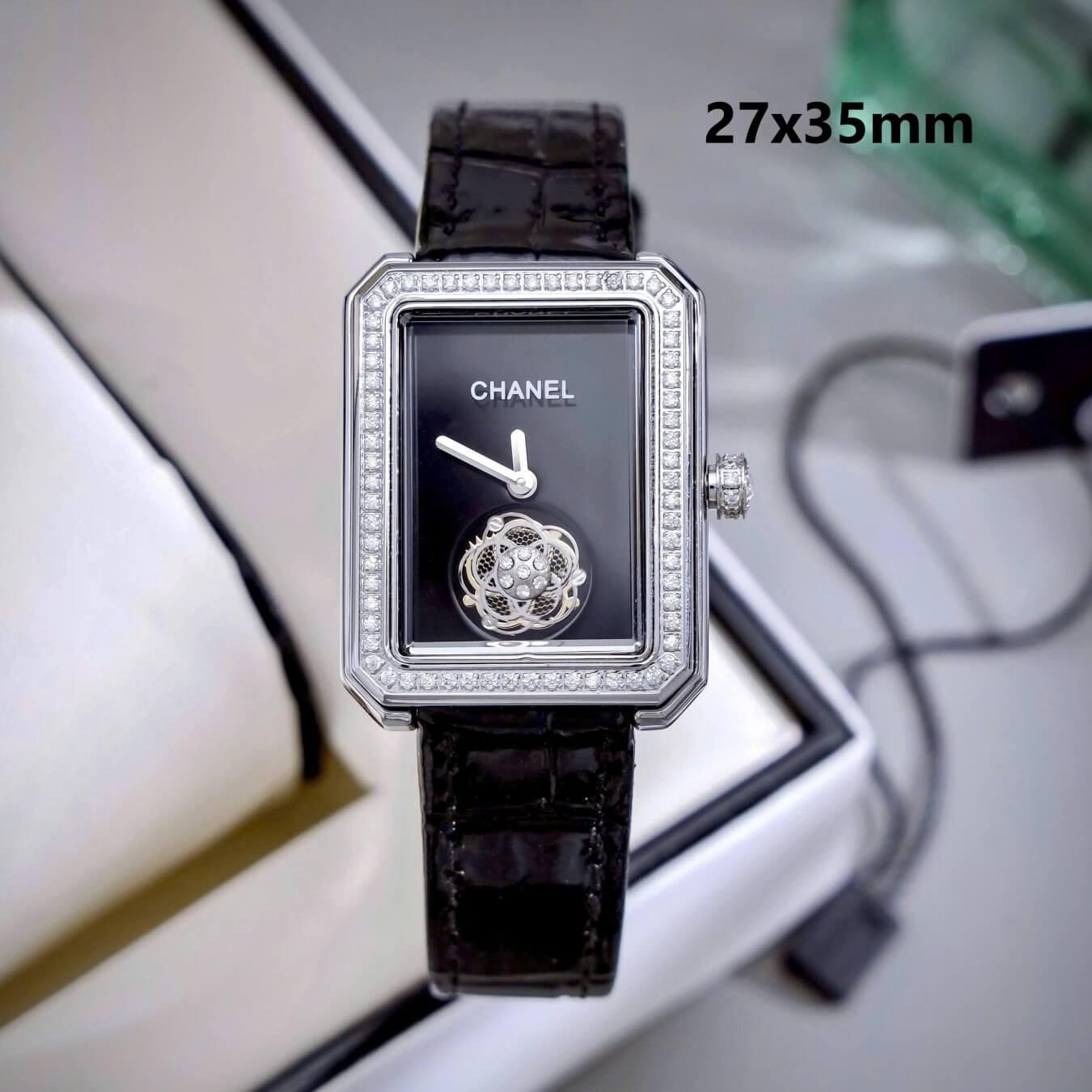 Đồng Hồ Nữ Chanel Boy Friend Dây Da Đen Viền Đá Mặt Hoa Size 27x35mm - Quartz