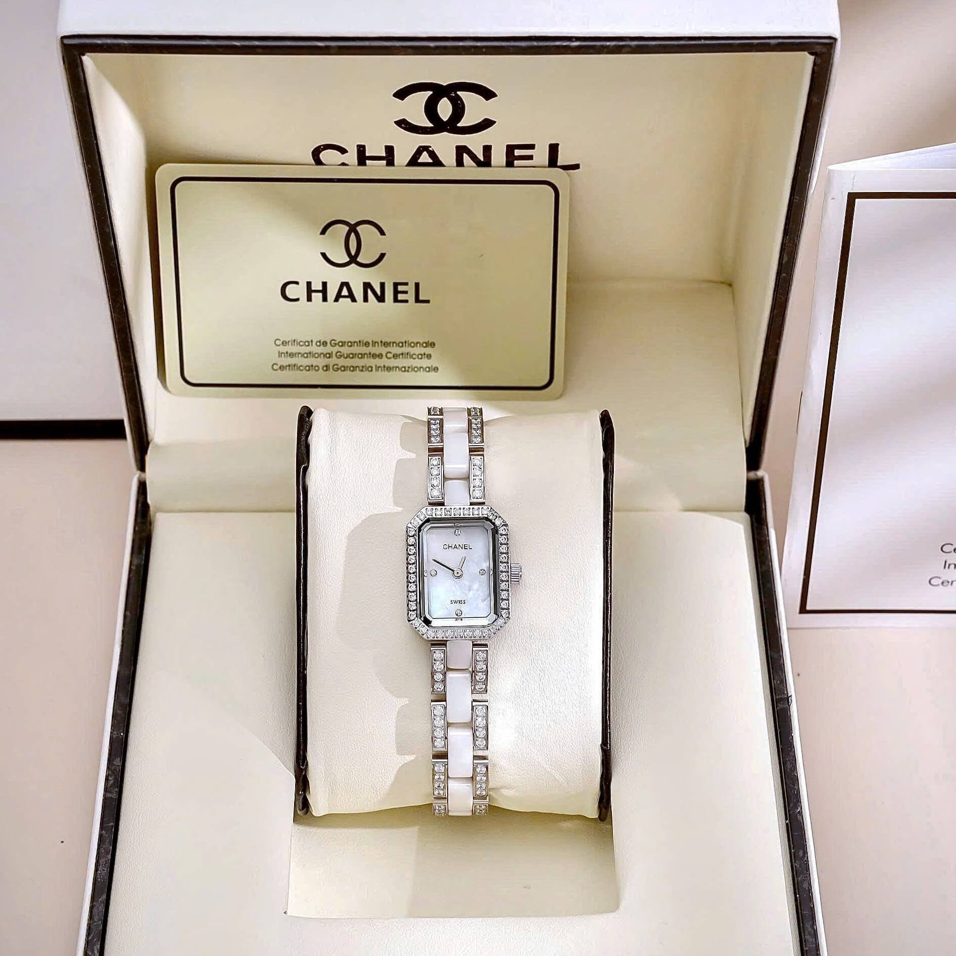 Đồng Hồ Nữ Chanel Boy Friend Dây Kim Loại Silver Mix Đá Ceramic Trắng Mặt Viền Đá Size 20x28mm - Quartz