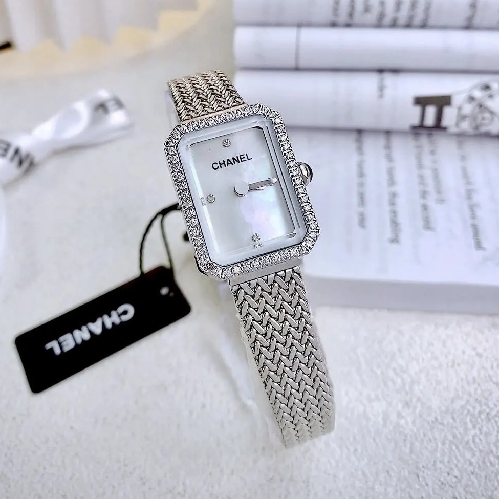 Đồng Hồ Nữ Chanel Boy Friend Dây Mesh Màu Bạc Mặt Khảm Xà Cừ Size 20x28mm - Quartz