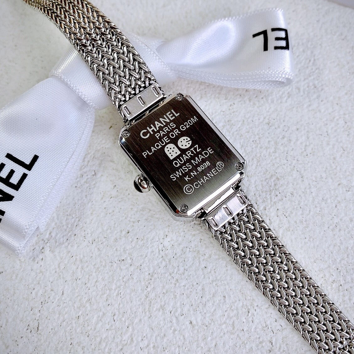 Đồng Hồ Nữ Chanel Boy Friend Dây Mesh Màu Bạc Mặt Khảm Xà Cừ Size 20x28mm - Quartz