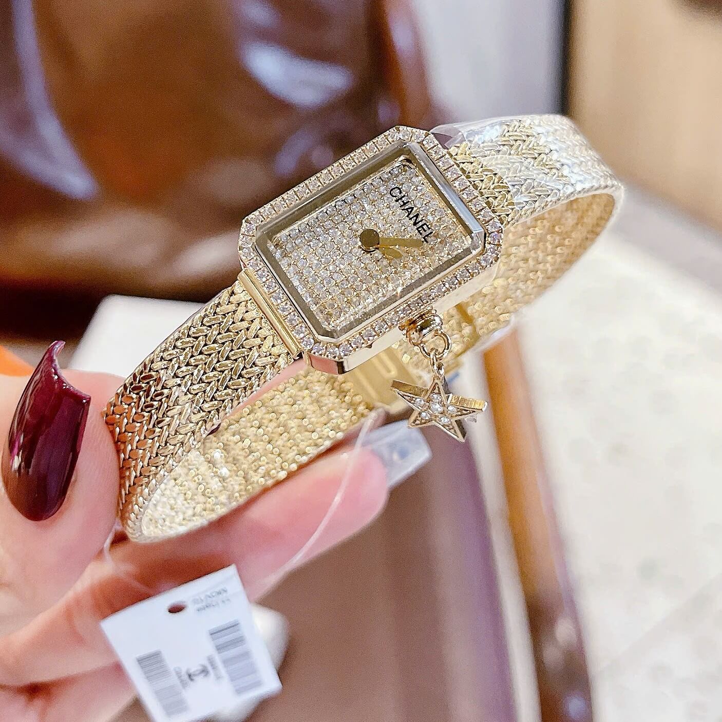 Đồng Hồ Nữ Chanel Boy Friend Dây Mesh Mix Charm Màu Vàng Gold Mặt Khảm Xà Cừ Size 20x28mm - Quartz