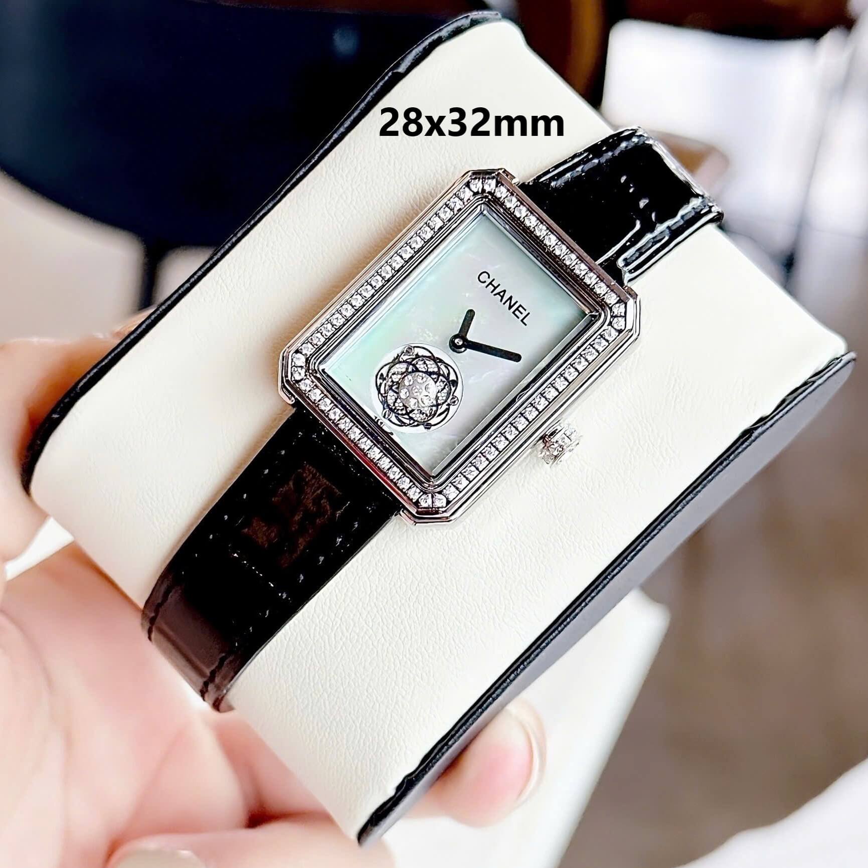Đồng Hồ Nữ Chanel Dây Da Đen Mặt Vuông Viền Đá Khảm Xà Cừ Đính Hoa Size 28x32mm