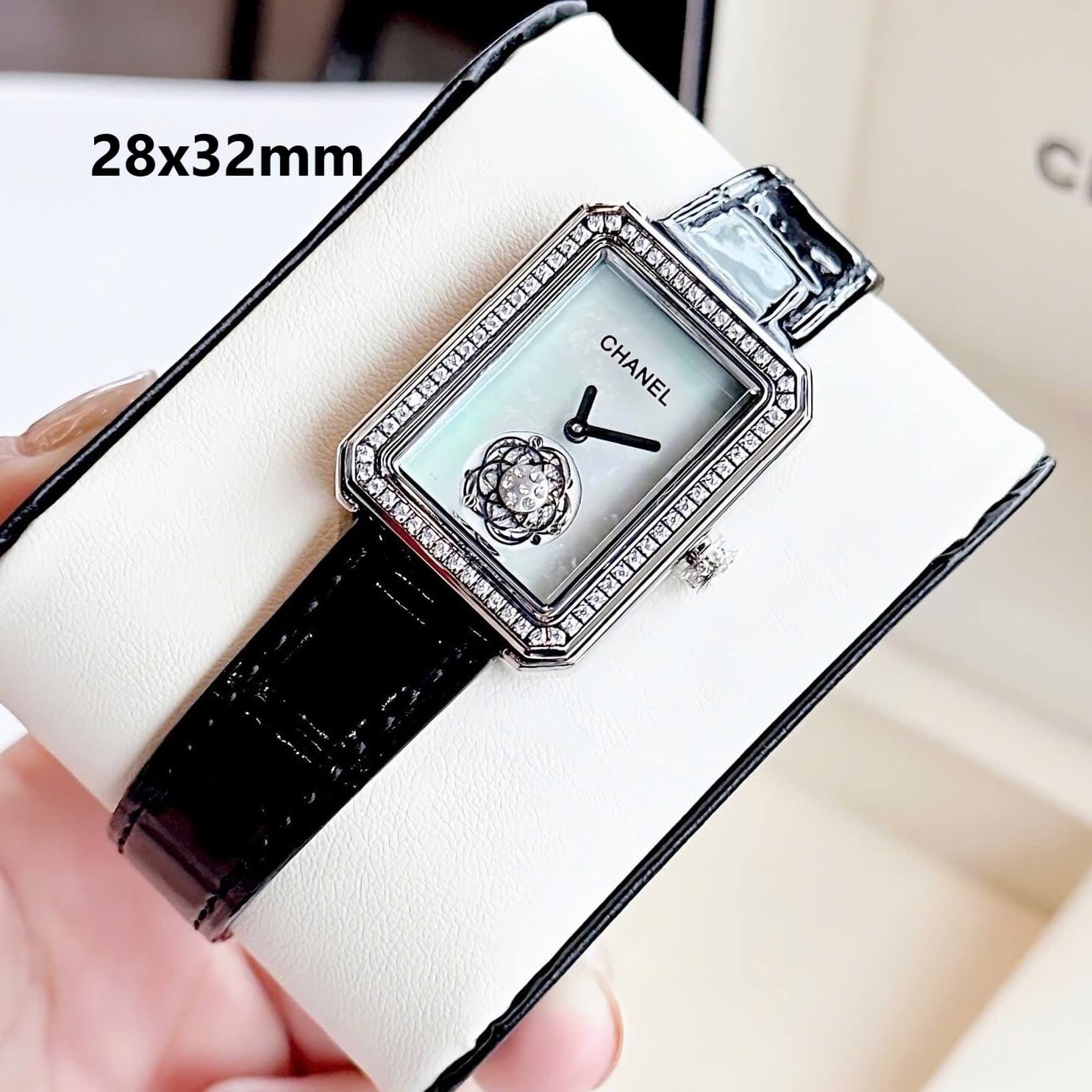 Đồng Hồ Nữ Chanel Dây Da Đen Mặt Vuông Viền Đá Khảm Xà Cừ Đính Hoa Size 28x32mm