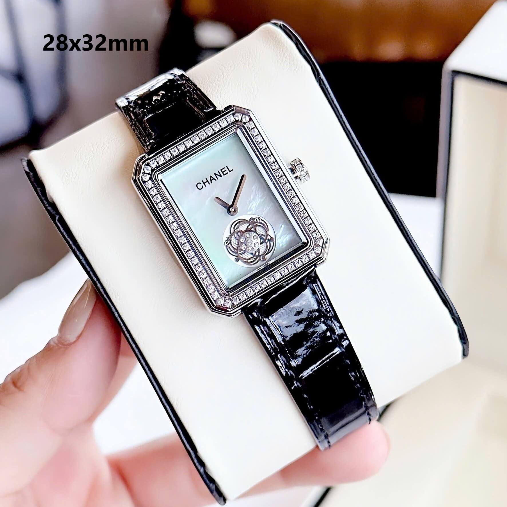 Đồng Hồ Nữ Chanel Dây Da Đen Mặt Vuông Viền Đá Khảm Xà Cừ Đính Hoa Size 28x32mm