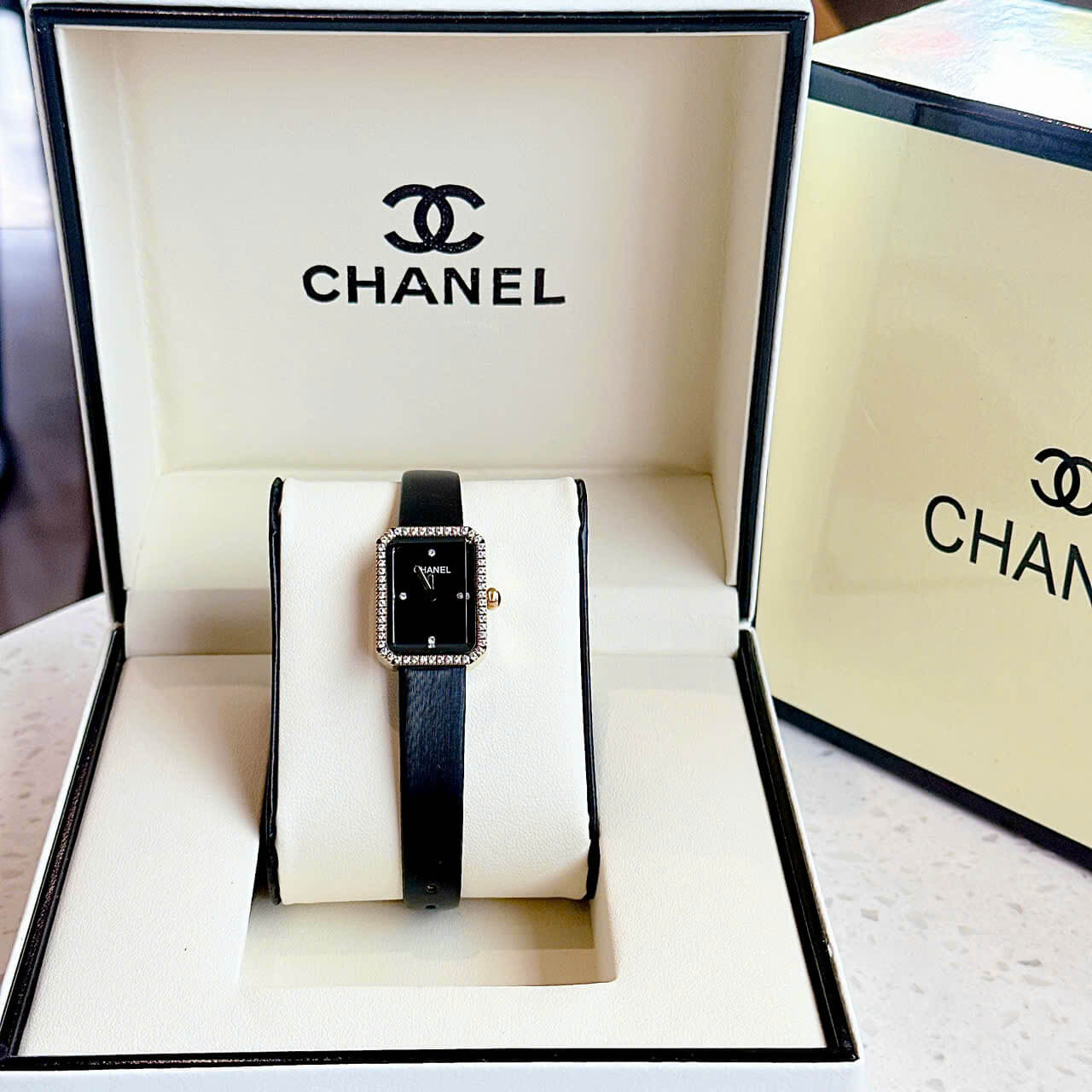 Đồng Hồ Nữ Chanel Dây Da Lụa Đen Mặt Vuông Màu Đen Viền Đá Size 24x32mm Vỏ Gold