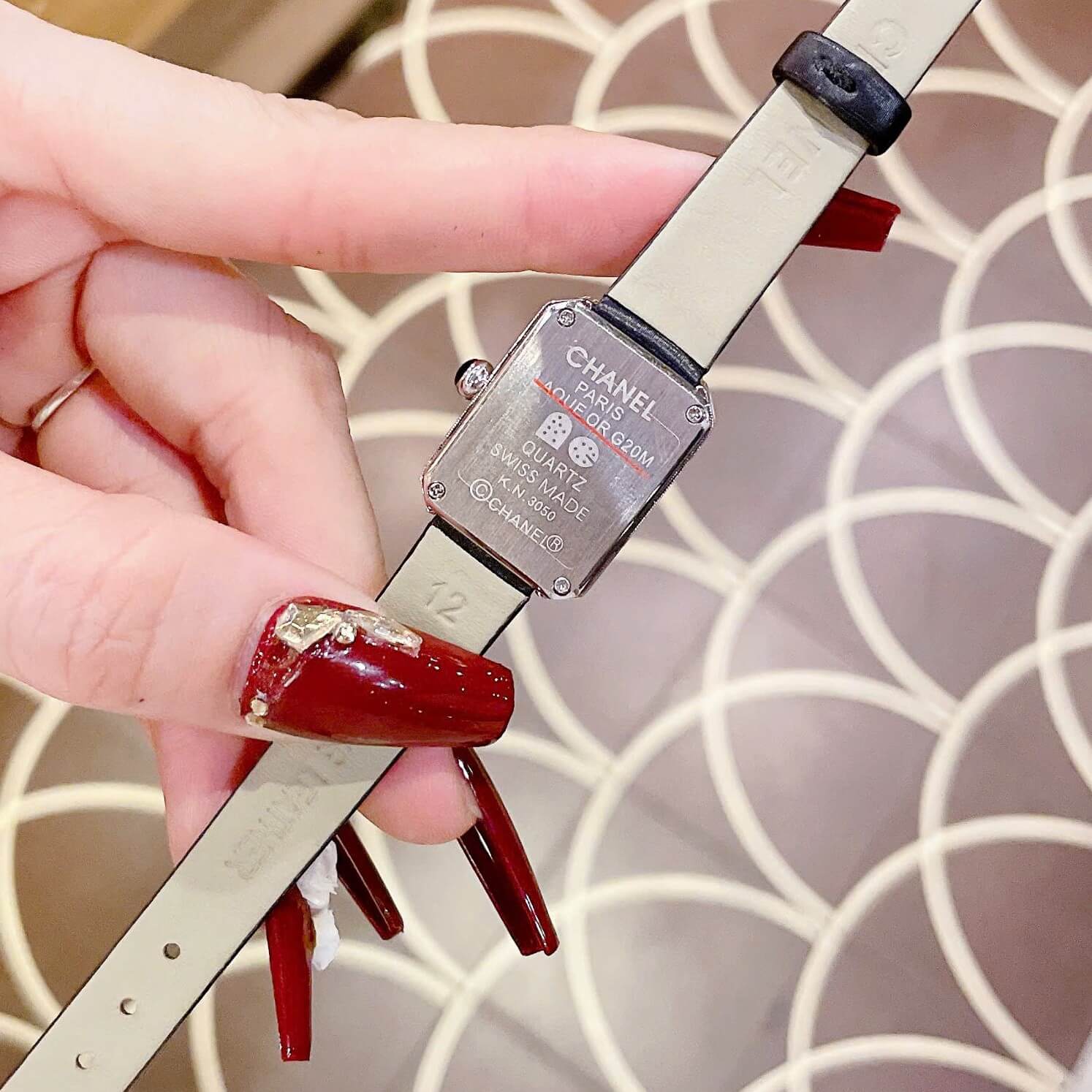 Đồng Hồ Nữ Chanel Dây Da Lụa Đen Mặt Vuông Màu Trắng Xà Cừ Viền Đá Size 24x32mm Vỏ Silver