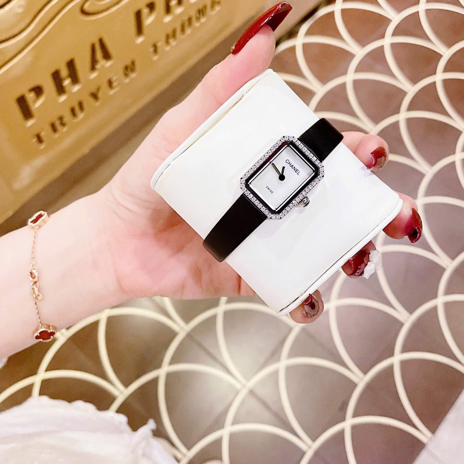 Đồng Hồ Nữ Chanel Dây Da Lụa Đen Mặt Vuông Màu Trắng Xà Cừ Viền Đá Size 24x32mm Vỏ Silver