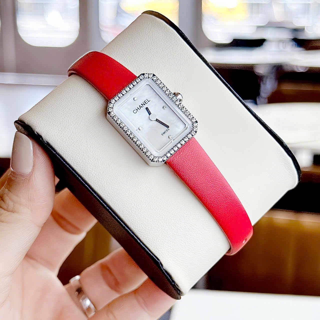 Đồng Hồ Nữ Chanel Dây Da Lụa Đỏ Mặt Vuông Màu Trắng Xà Cừ Size 24x32mm Viền Đá