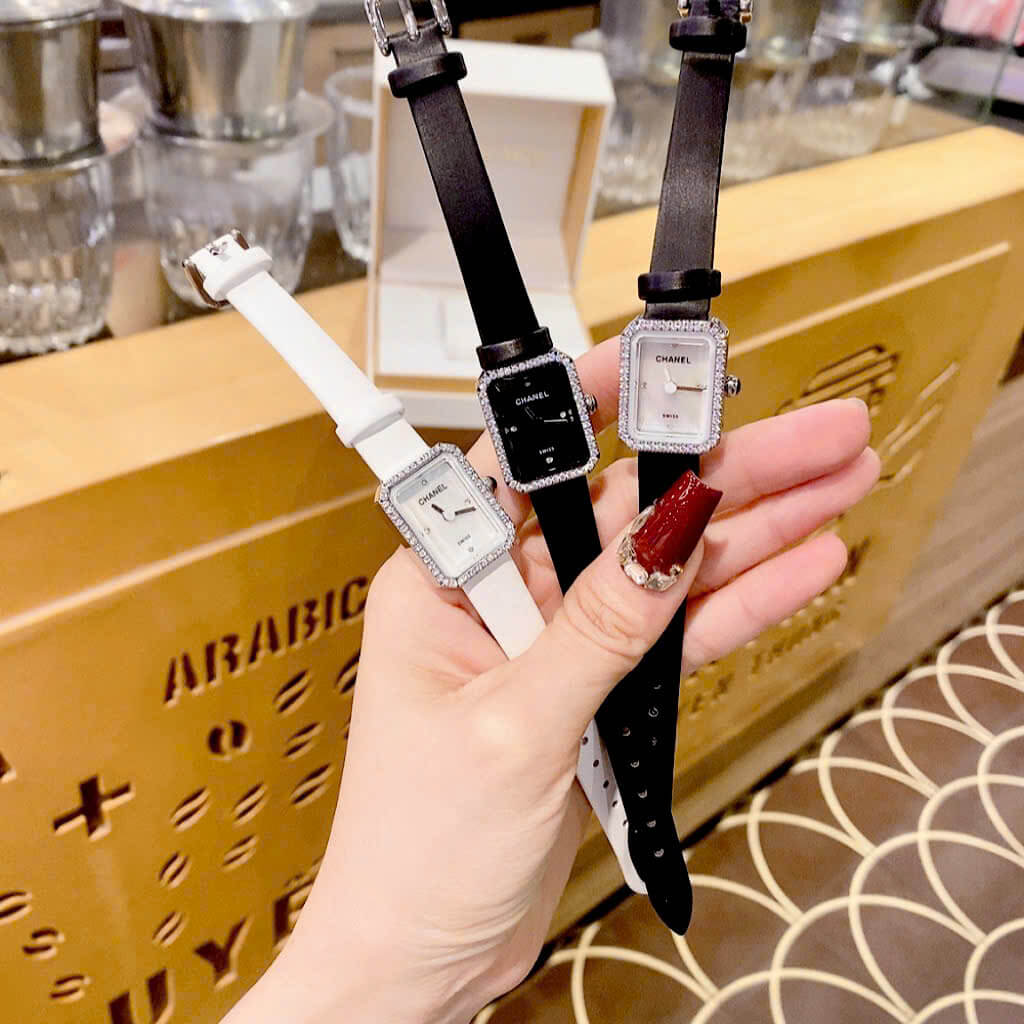 Đồng Hồ Nữ Chanel Dây Da Lụa Trắng Mặt Vuông Màu Trắng Xà Cừ Viền Đá Size 24x32mm Vỏ Silver
