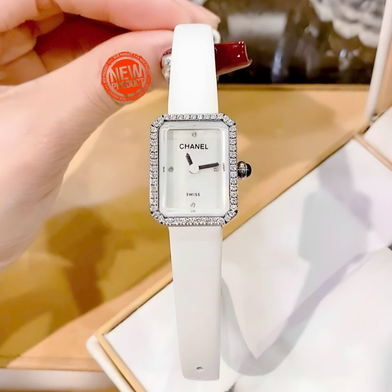 Đồng Hồ Nữ Chanel Dây Da Lụa Trắng Mặt Vuông Màu Trắng Xà Cừ Viền Đá Size 24x32mm Vỏ Silver