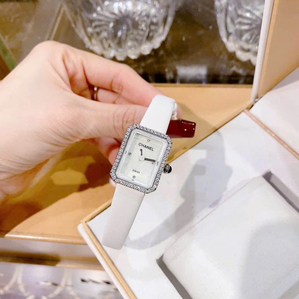 Đồng Hồ Nữ Chanel Dây Da Lụa Trắng Mặt Vuông Màu Trắng Xà Cừ Viền Đá Size 24x32mm Vỏ Silver
