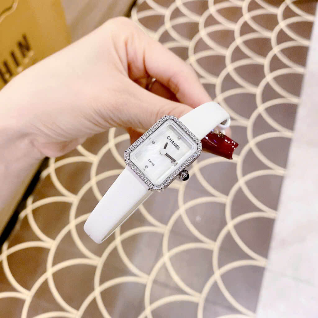 Đồng Hồ Nữ Chanel Dây Da Lụa Trắng Mặt Vuông Màu Trắng Xà Cừ Viền Đá Size 24x32mm Vỏ Silver
