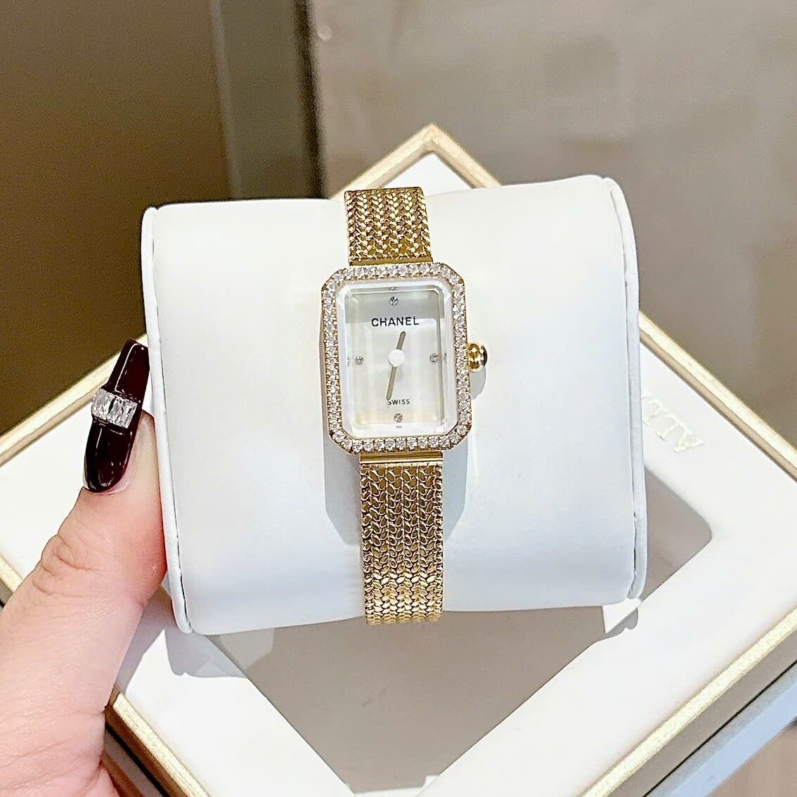 Đồng Hồ Nữ Chanel Dây Mesh Vàng Mặt 2 Kim Size Nhỏ 20x26mm Quartz