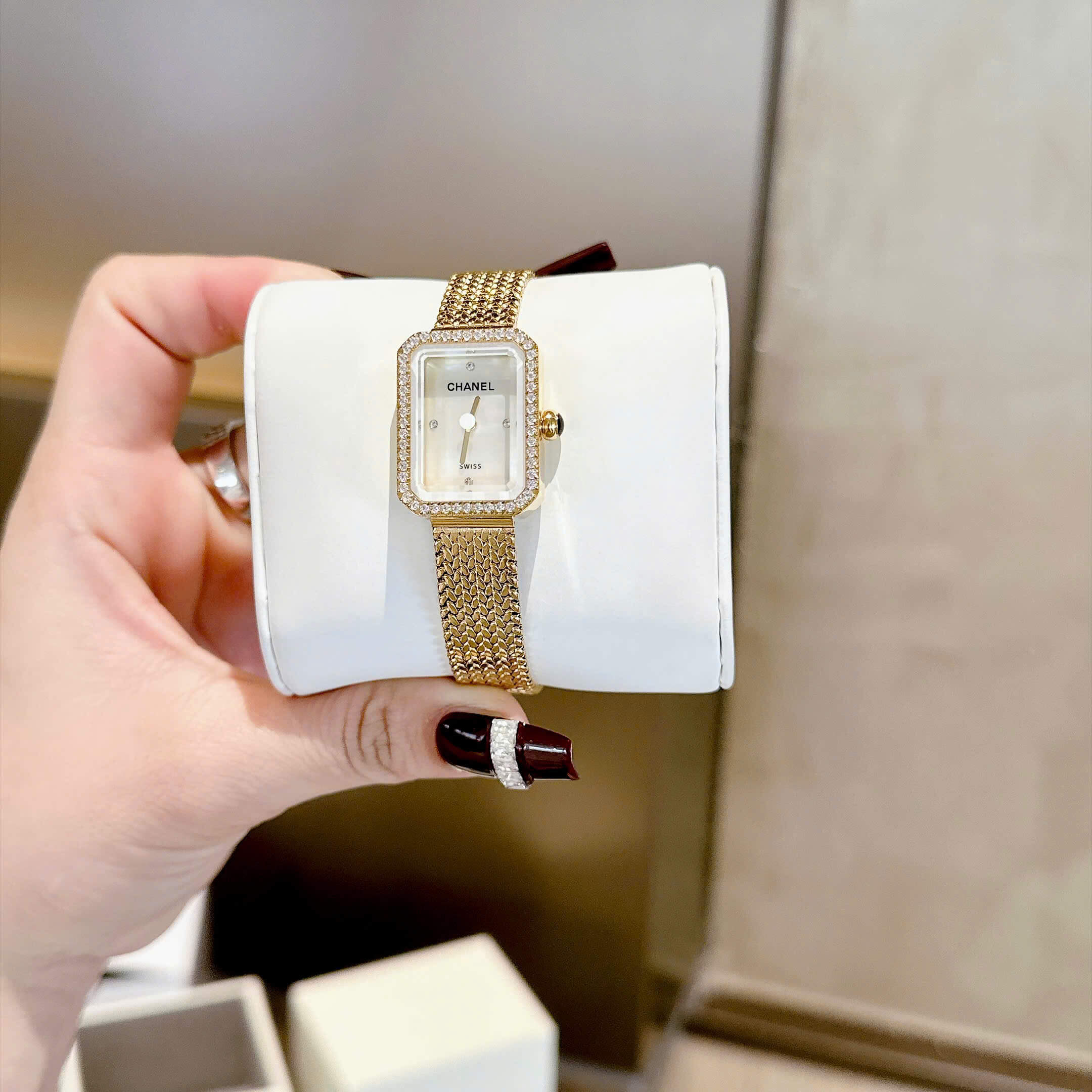Đồng Hồ Nữ Chanel Dây Mesh Vàng Mặt 2 Kim Size Nhỏ 20x26mm Quartz