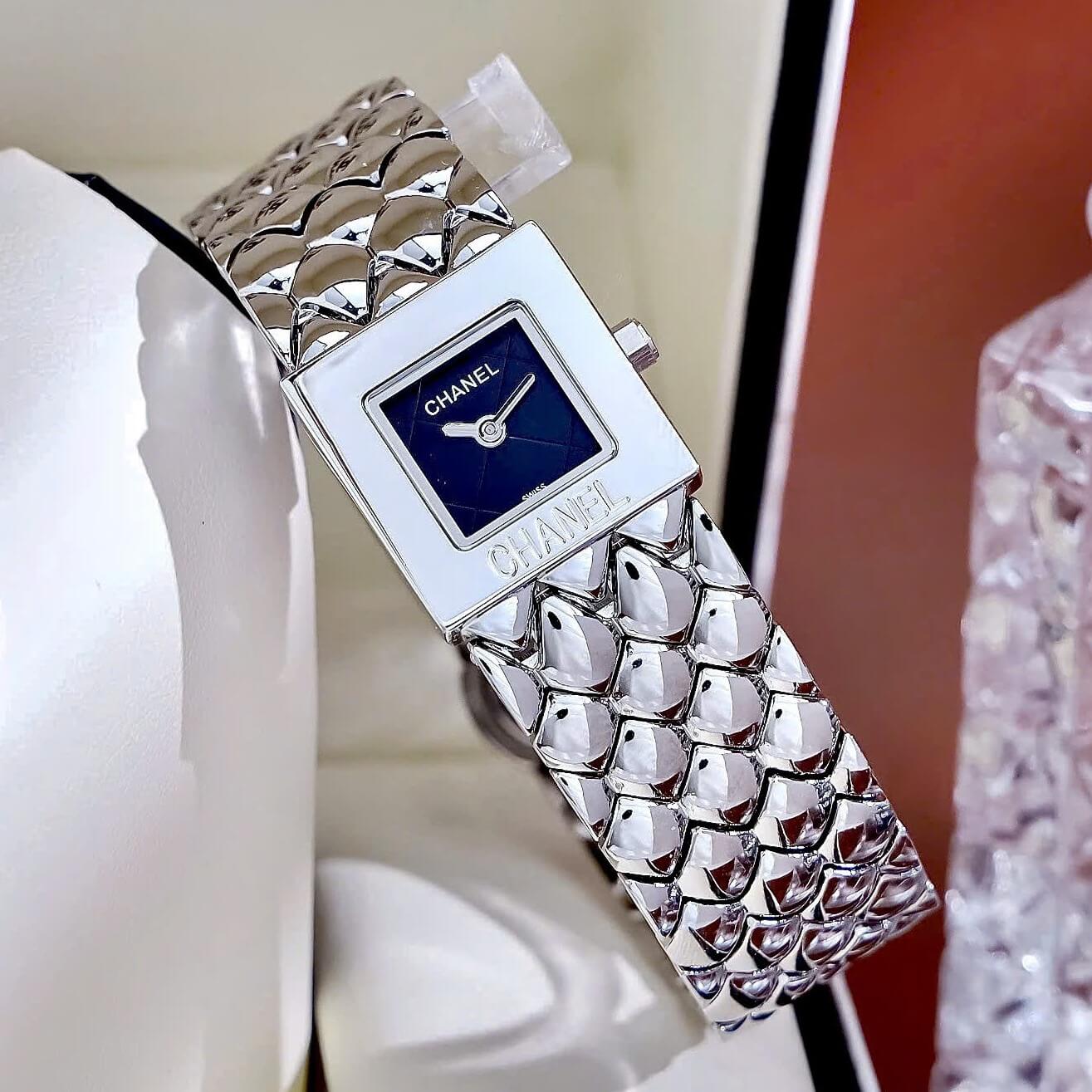 Đồng Hồ Nữ Chanel Matelasse Dây Kim Loại Silver Mặt Vuông Đen Size 25mm - Quartz