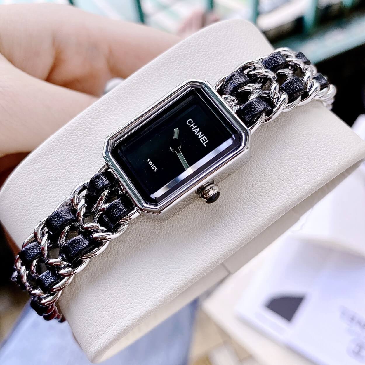 Đồng Hồ Nữ Chanel Première Dây Xích Kim Loại Silver Mix Da Đen Size 20x28mm