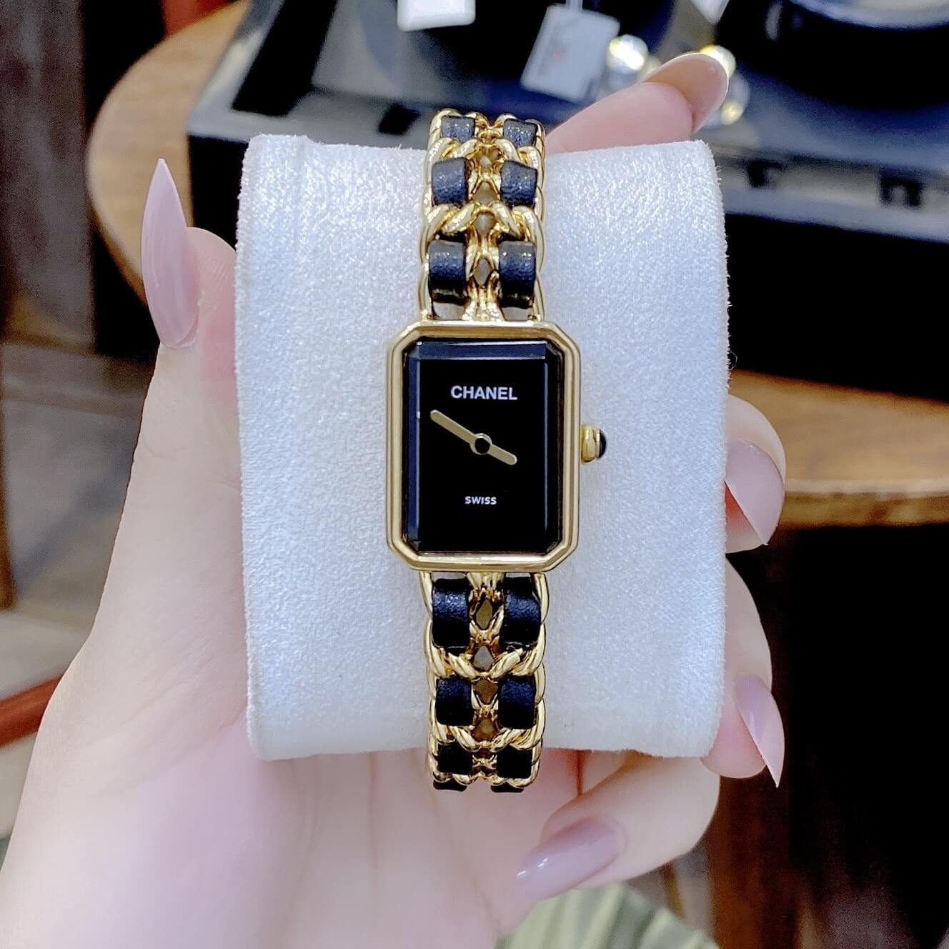 Đồng Hồ Nữ Chanel Première Dây Xích Kim Loại Vàng Gold Mix Da Đen Size 20x28mm
