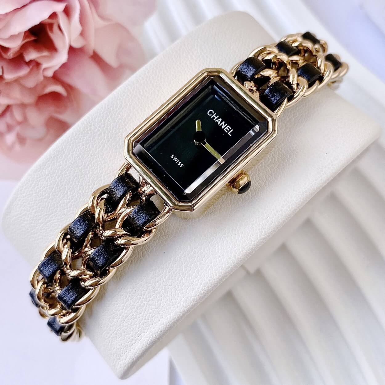 Đồng Hồ Nữ Chanel Première Dây Xích Kim Loại Vàng Gold Mix Da Đen Size 20x28mm