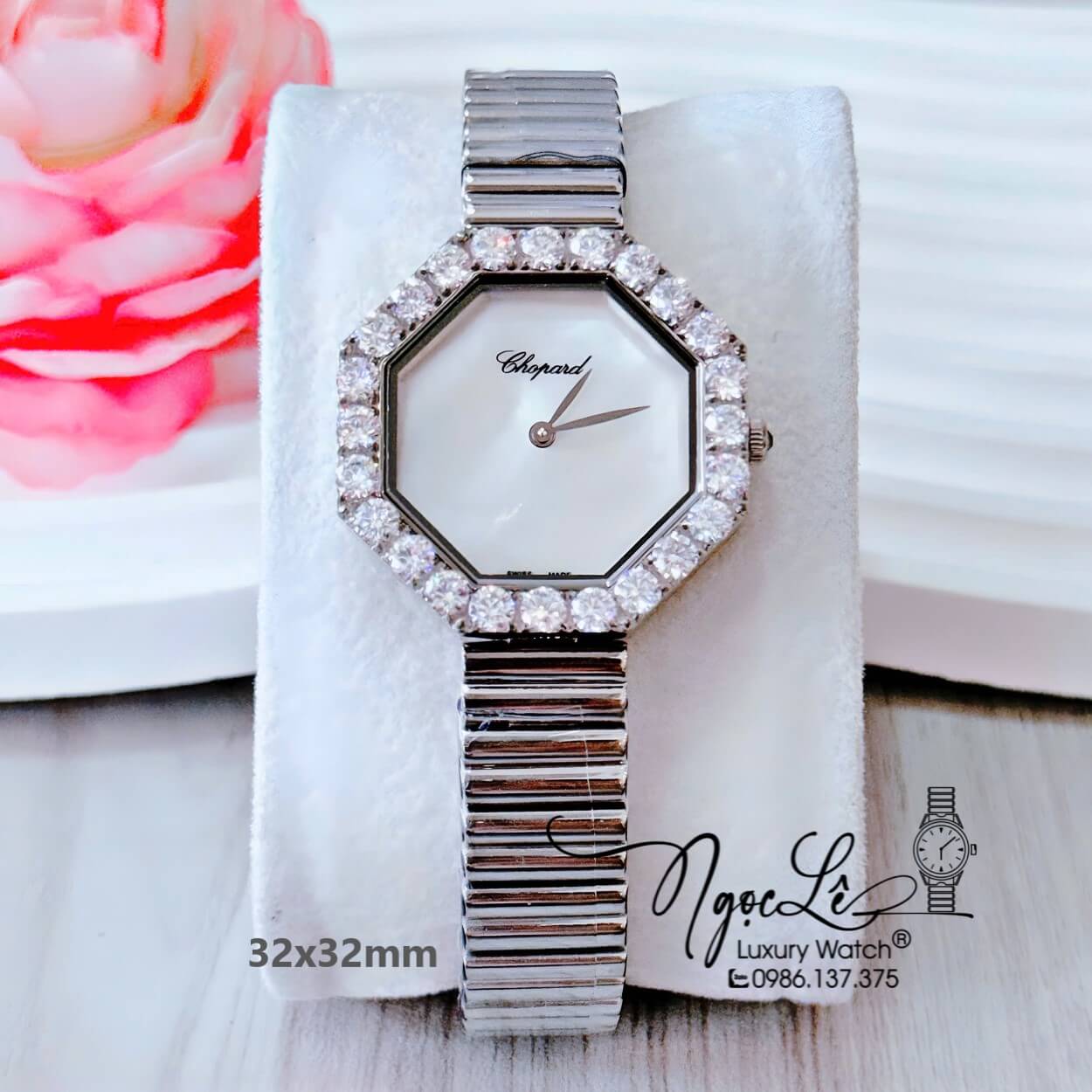 Đồng Hồ Nữ Chopard L'Heure Du Diamant Octoagonal Dây Kim Loại Bạc Mặt Trắng Xà Cừ 32x32mm