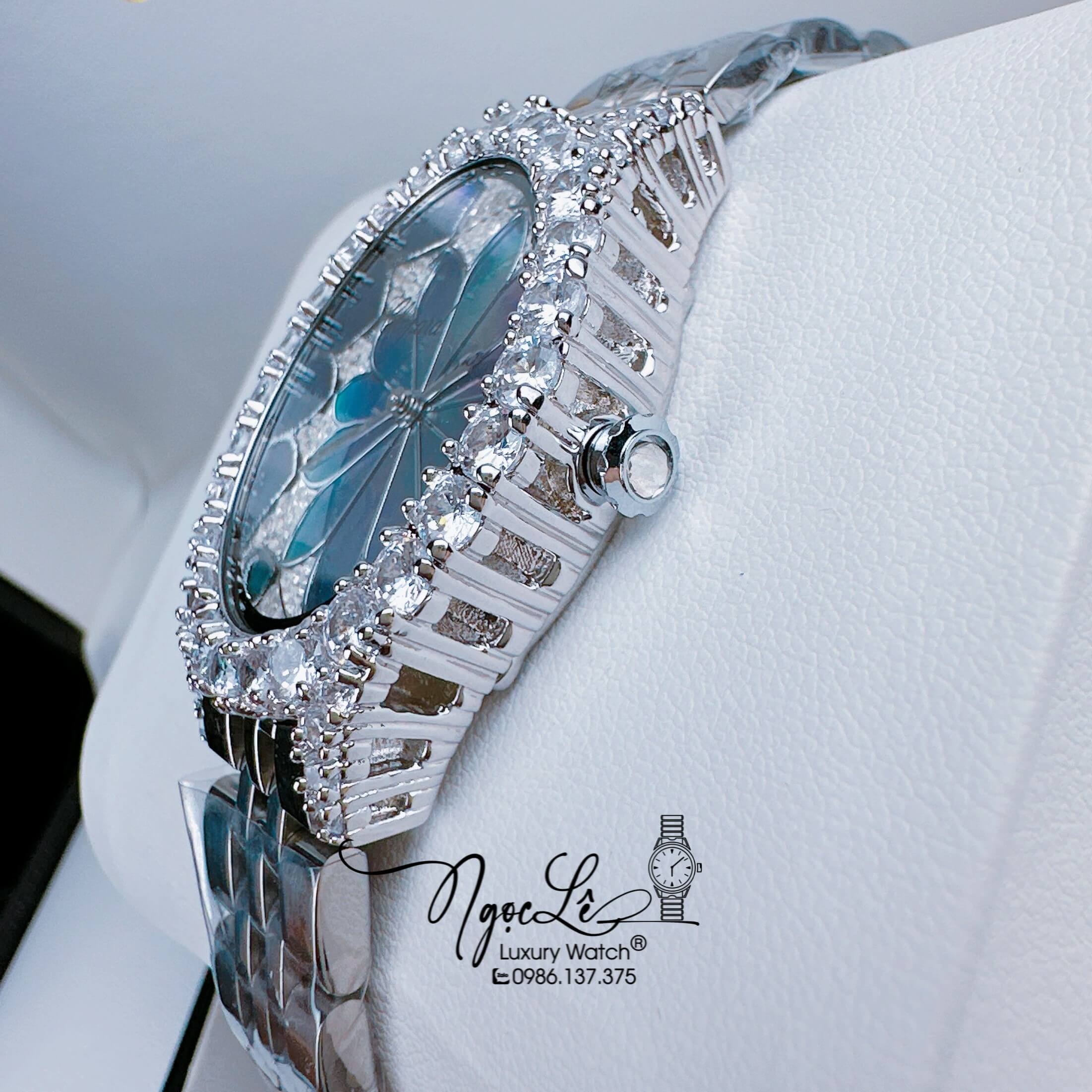 Đồng Hồ Nữ Chopard Mặt Oval Họa Tiết Hoa Xà Cừ Màu Xanh Dây Kim Loại Silver Đính Đá Size 34mm