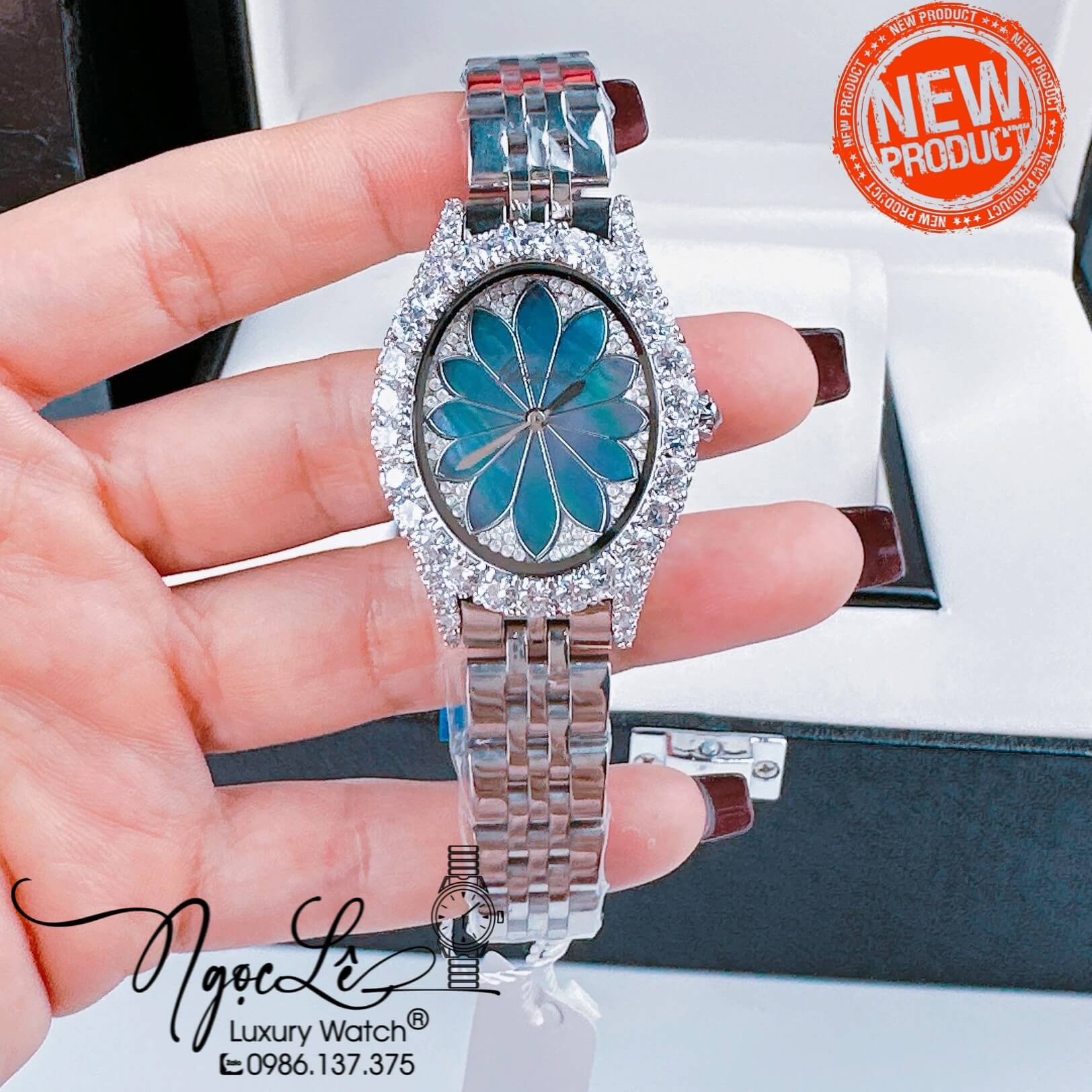 Đồng Hồ Nữ Chopard Mặt Oval Họa Tiết Hoa Xà Cừ Màu Xanh Dây Kim Loại Silver Đính Đá Size 34mm