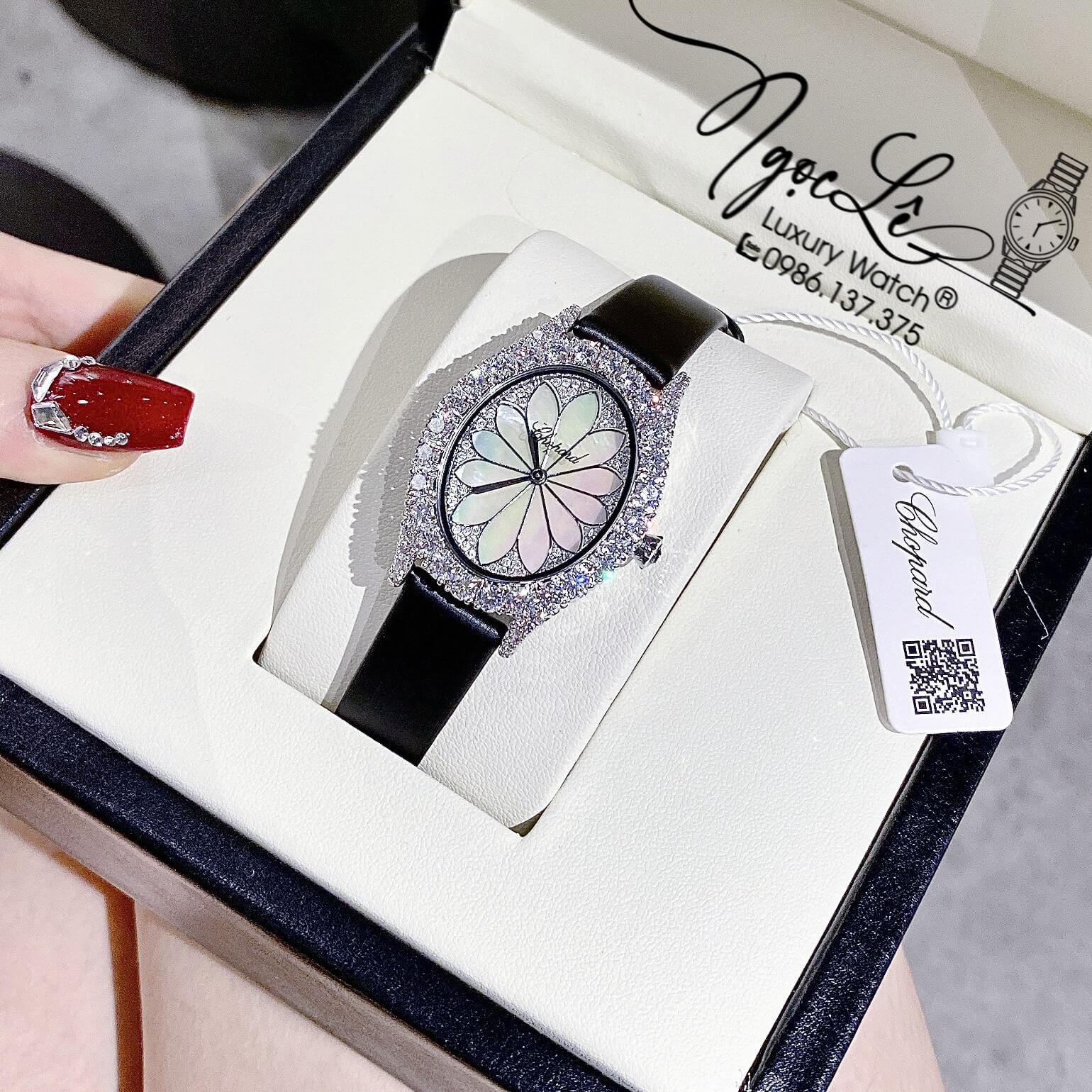 Đồng Hồ Nữ Chopard Mặt Oval Họa Tiết Hoa Xà Cừ Trắng Dây Da Lụa Màu Đen Vỏ Silver Đính Đá Size 34mm