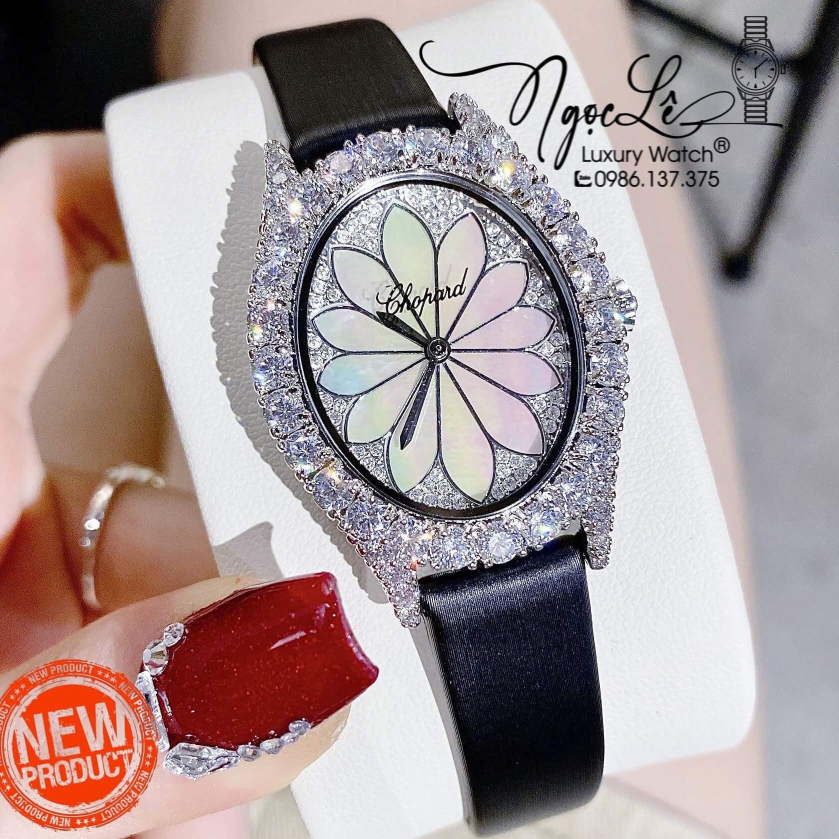 Đồng Hồ Nữ Chopard Mặt Oval Họa Tiết Hoa Xà Cừ Trắng Dây Da Lụa Màu Đen Vỏ Silver Đính Đá Size 34mm