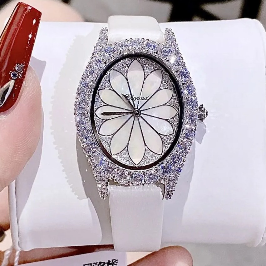 Đồng Hồ Nữ Chopard Mặt Oval Họa Tiết Hoa Xà Cừ Trắng Dây Da Lụa Màu Trắng Vỏ Silver Đính Đá Size 34mm