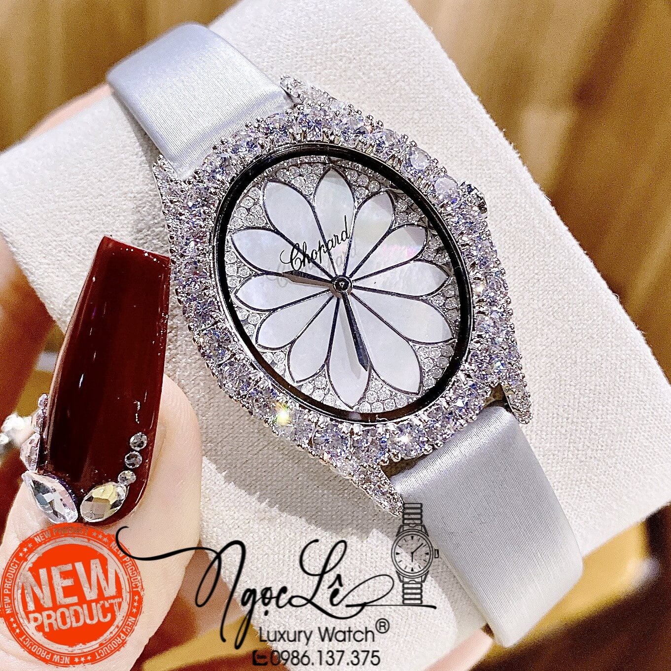 Đồng Hồ Nữ Chopard Mặt Oval Họa Tiết Hoa Xà Cừ Trắng Dây Da Lụa Màu Xám Vỏ Silver Đính Đá Size 34mm