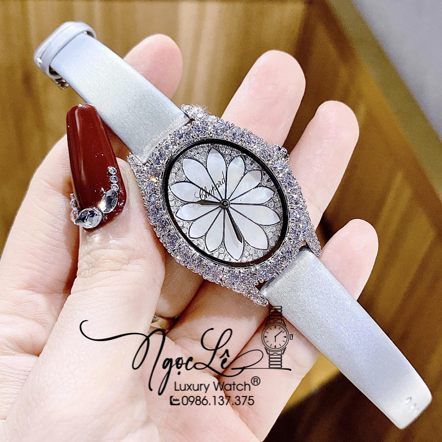 Đồng Hồ Nữ Chopard Mặt Oval Họa Tiết Hoa Xà Cừ Trắng Dây Da Lụa Màu Xám Vỏ Silver Đính Đá Size 34mm