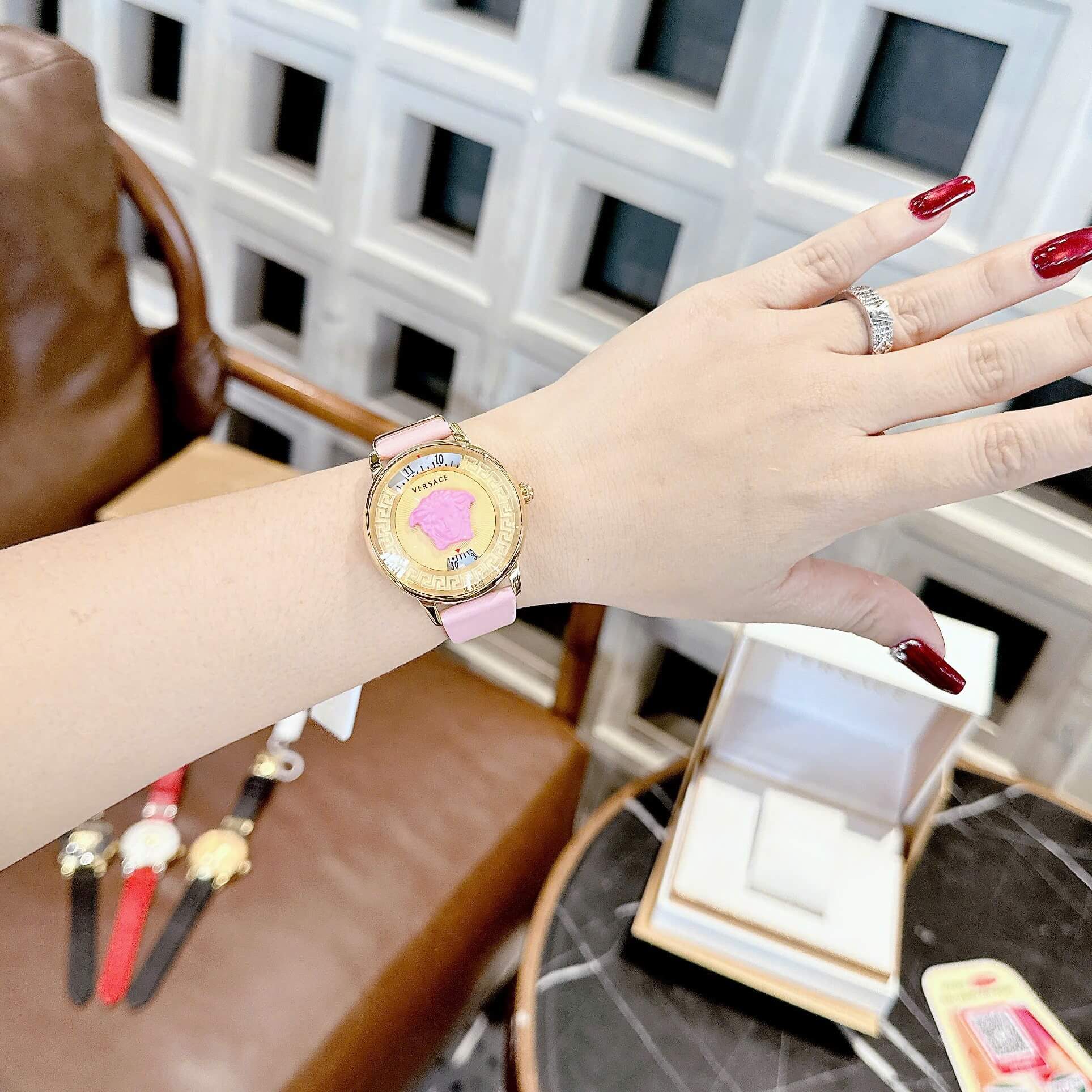 Đồng Hồ Nữ Versace Medusa Icon Dây Da Hồng Size 38mm – Máy Pin Japan | New Season 2026