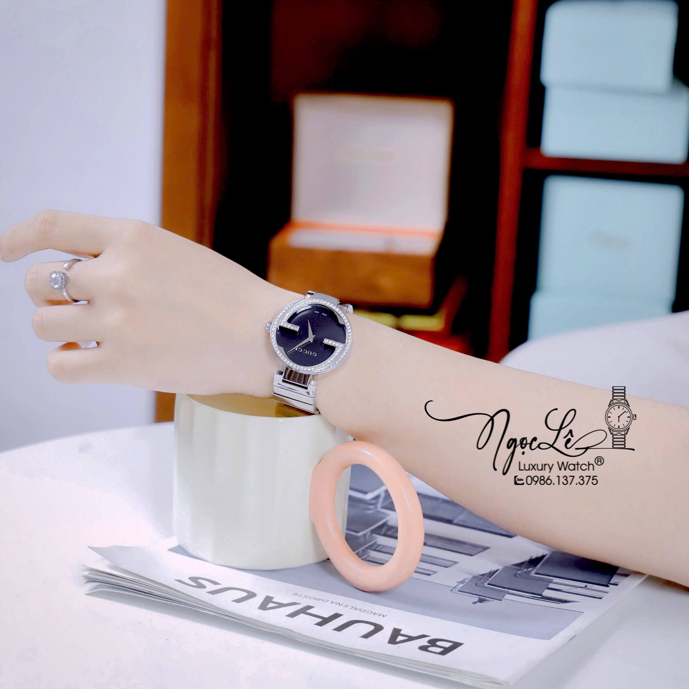 Đồng Hồ Nữ Gucci Dây Kim Loại Silver Mặt Đen Dáng Lắc Tay Đính Đá Size 37mm