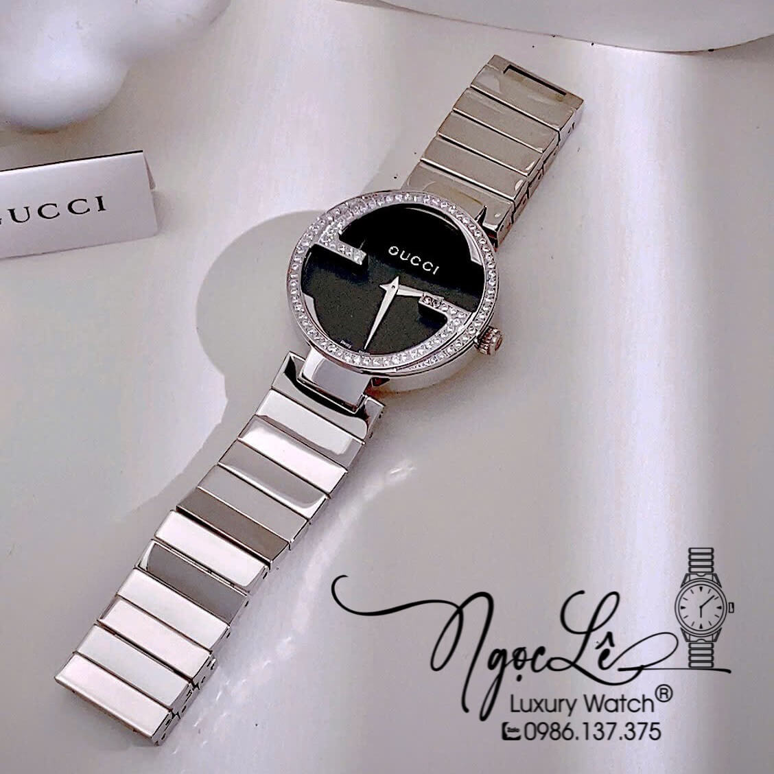 Đồng Hồ Nữ Gucci Dây Kim Loại Silver Mặt Đen Dáng Lắc Tay Đính Đá Size 37mm