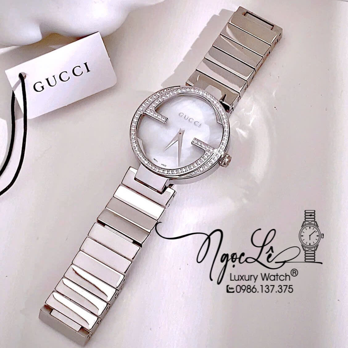 Đồng Hồ Nữ Gucci Dây Kim Loại Silver Mặt Trắng Dáng Lắc Tay Đính Đá Size 37mm