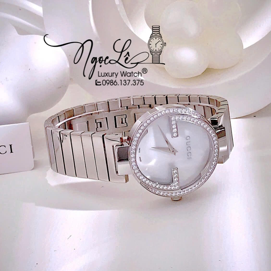 Đồng Hồ Nữ Gucci Dây Kim Loại Silver Mặt Trắng Dáng Lắc Tay Đính Đá Size 37mm