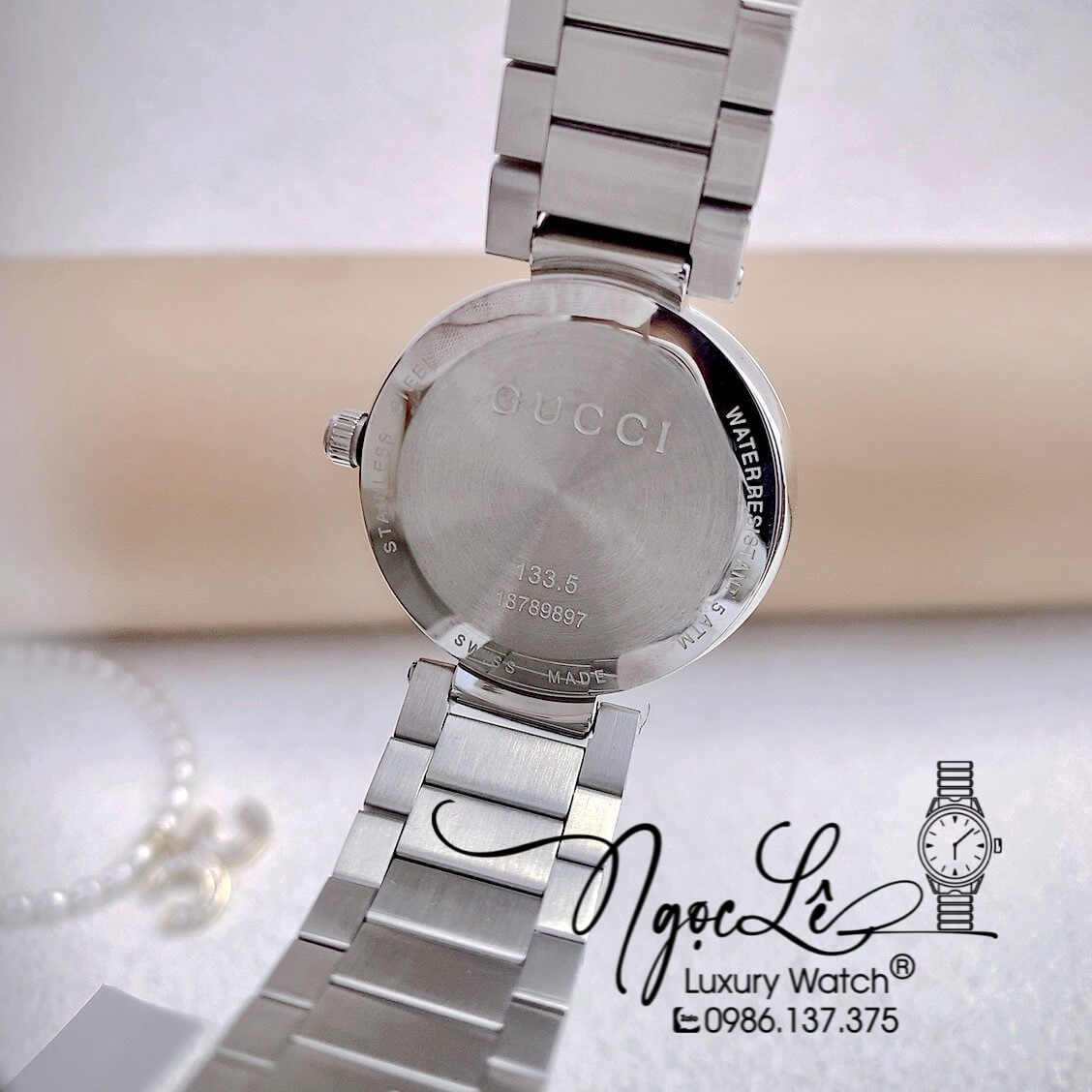 Đồng Hồ Nữ Gucci Dây Kim Loại Silver Mặt Trắng Dáng Lắc Tay Niềng Trơn Size 29mm