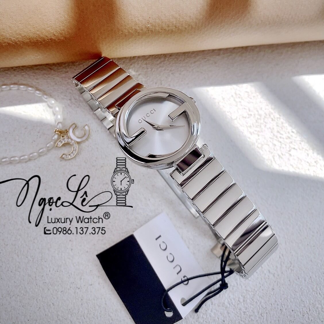 Đồng Hồ Nữ Gucci Dây Kim Loại Silver Mặt Trắng Dáng Lắc Tay Niềng Trơn Size 29mm