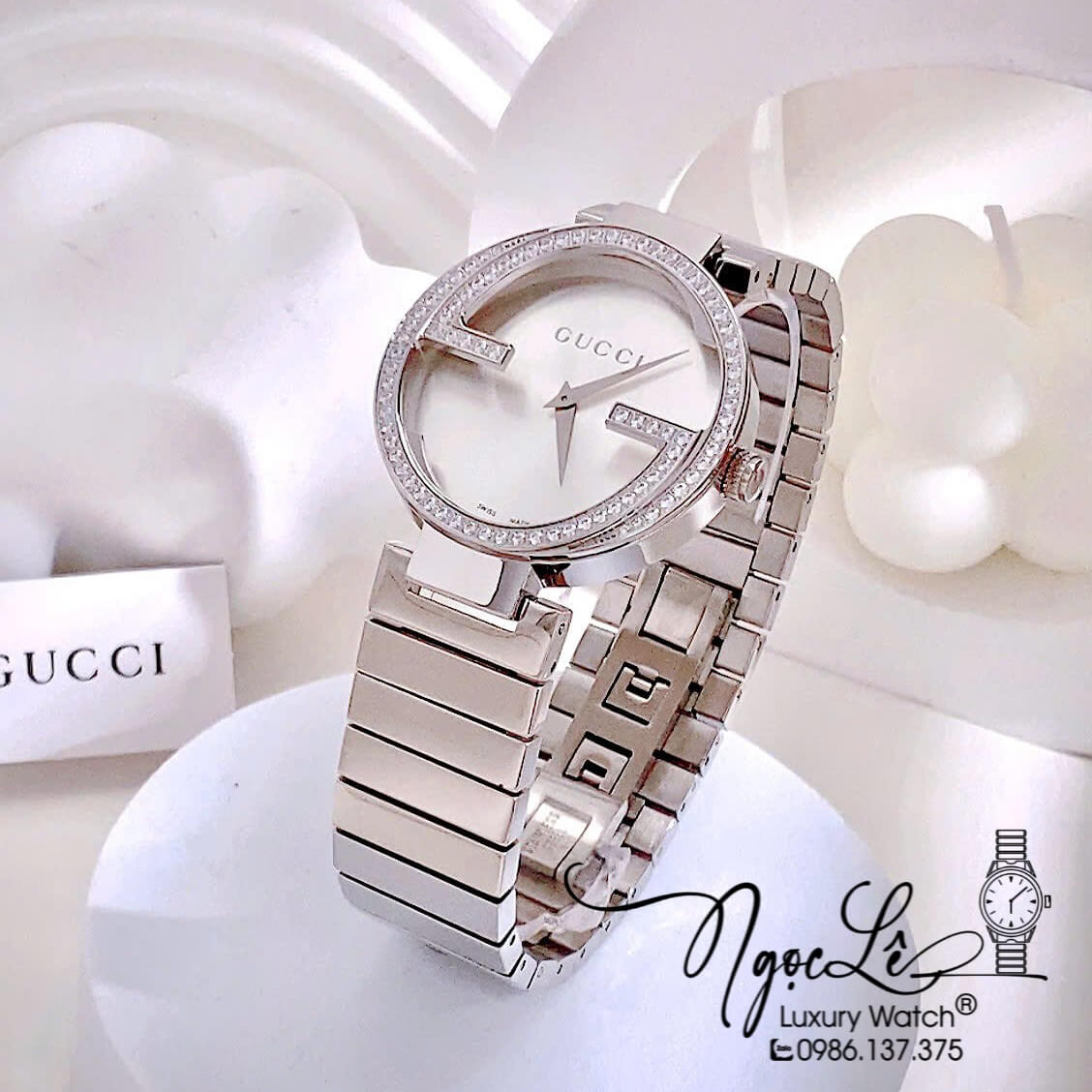 Đồng Hồ Nữ Gucci Dây Kim Loại Silver Mặt Trắng Ngà Dáng Lắc Tay Đính Đá Size 37mm