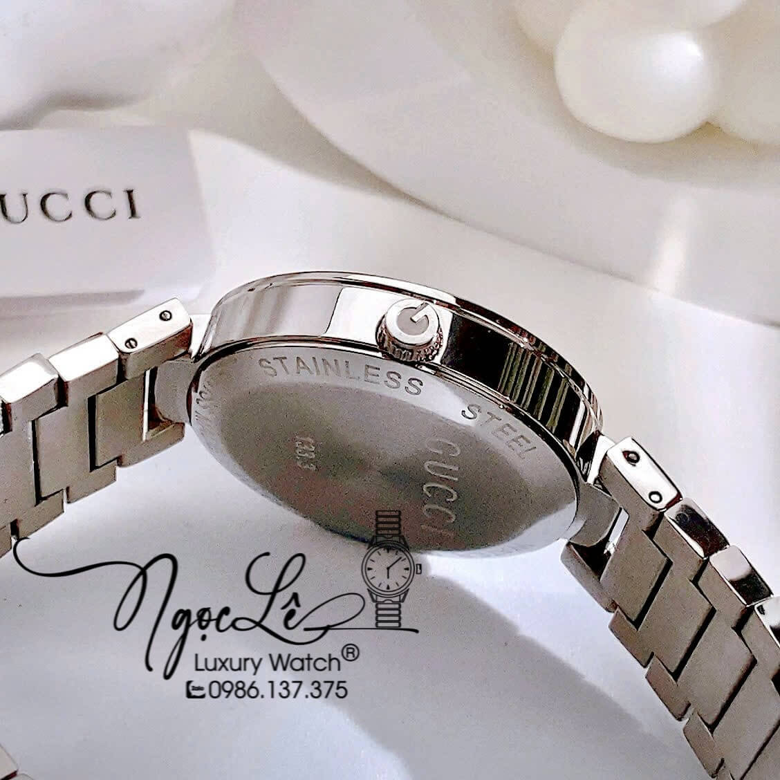 Đồng Hồ Nữ Gucci Dây Kim Loại Silver Mặt Đen Dáng Lắc Tay Đính Đá Size 37mm