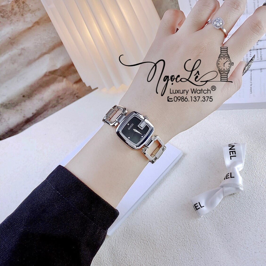Đồng Hồ Nữ Gucci G-Gucci Dây Kim Loại Dáng Lắc Tay Silver Mặt Đen Size 32mm