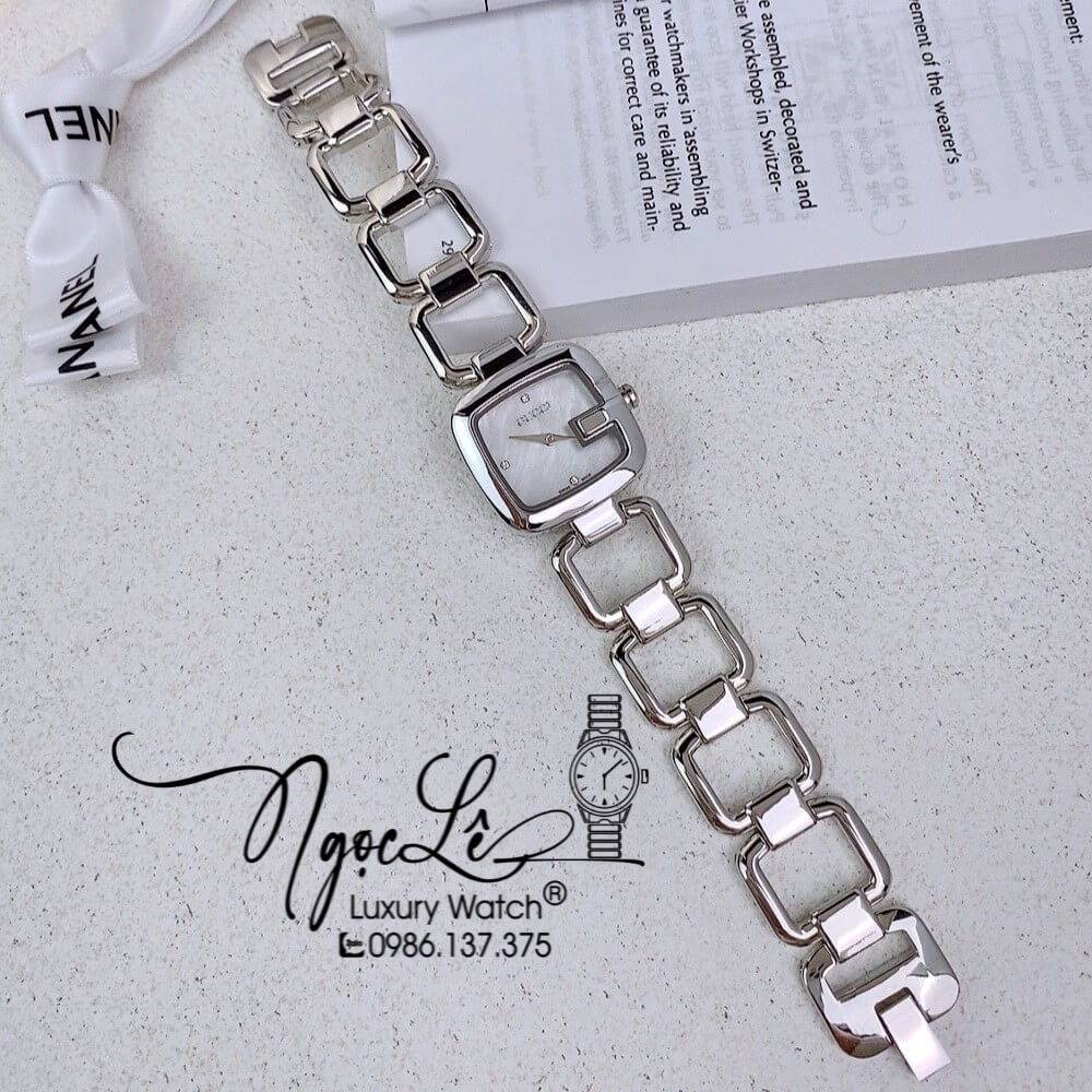 Đồng Hồ Nữ Gucci G-Gucci Dây Kim Loại Dáng Lắc Tay Silver Mặt Trắng Size 32mm