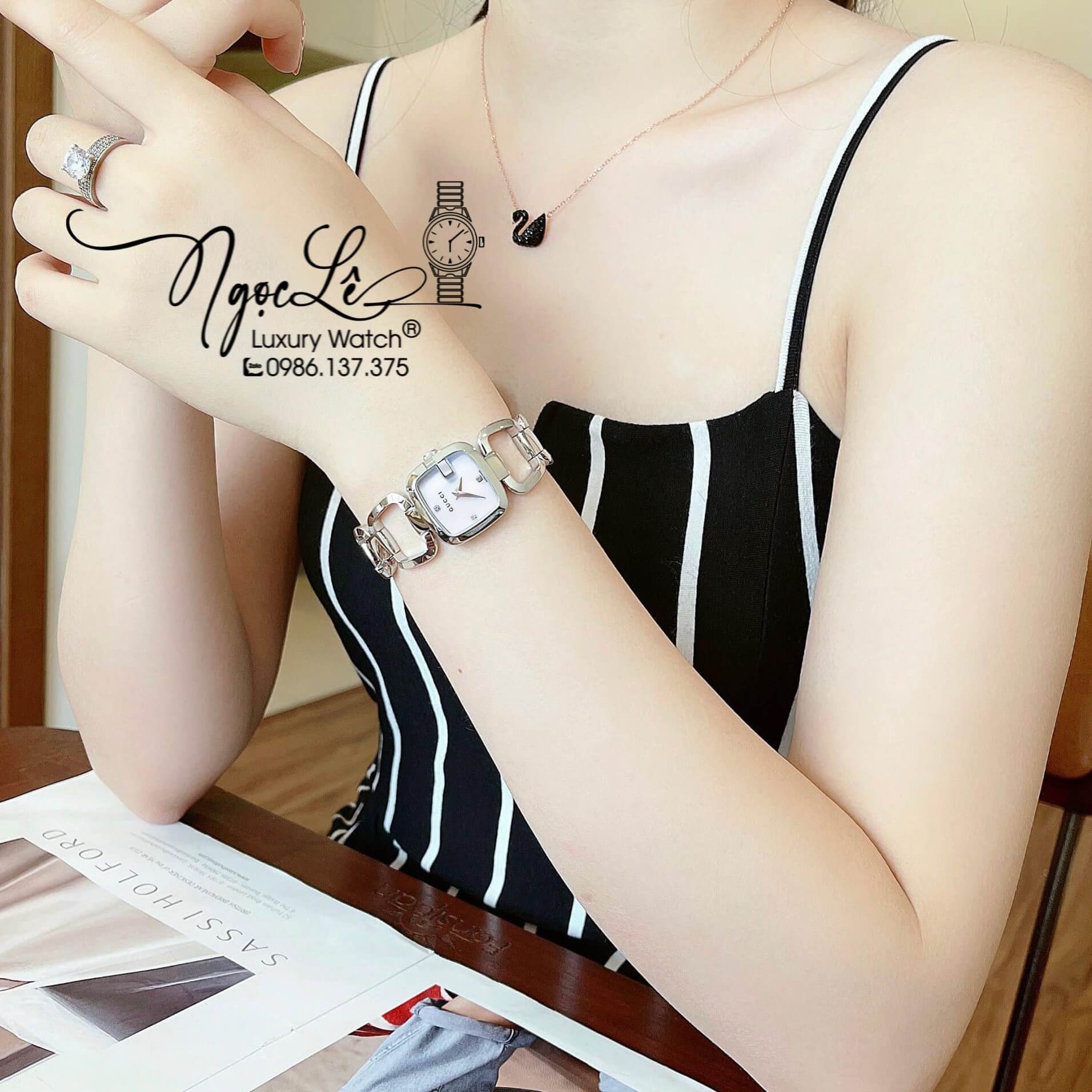 Đồng Hồ Nữ Gucci G-Gucci Dây Kim Loại Dáng Lắc Tay Silver Mặt Trắng Size 32mm