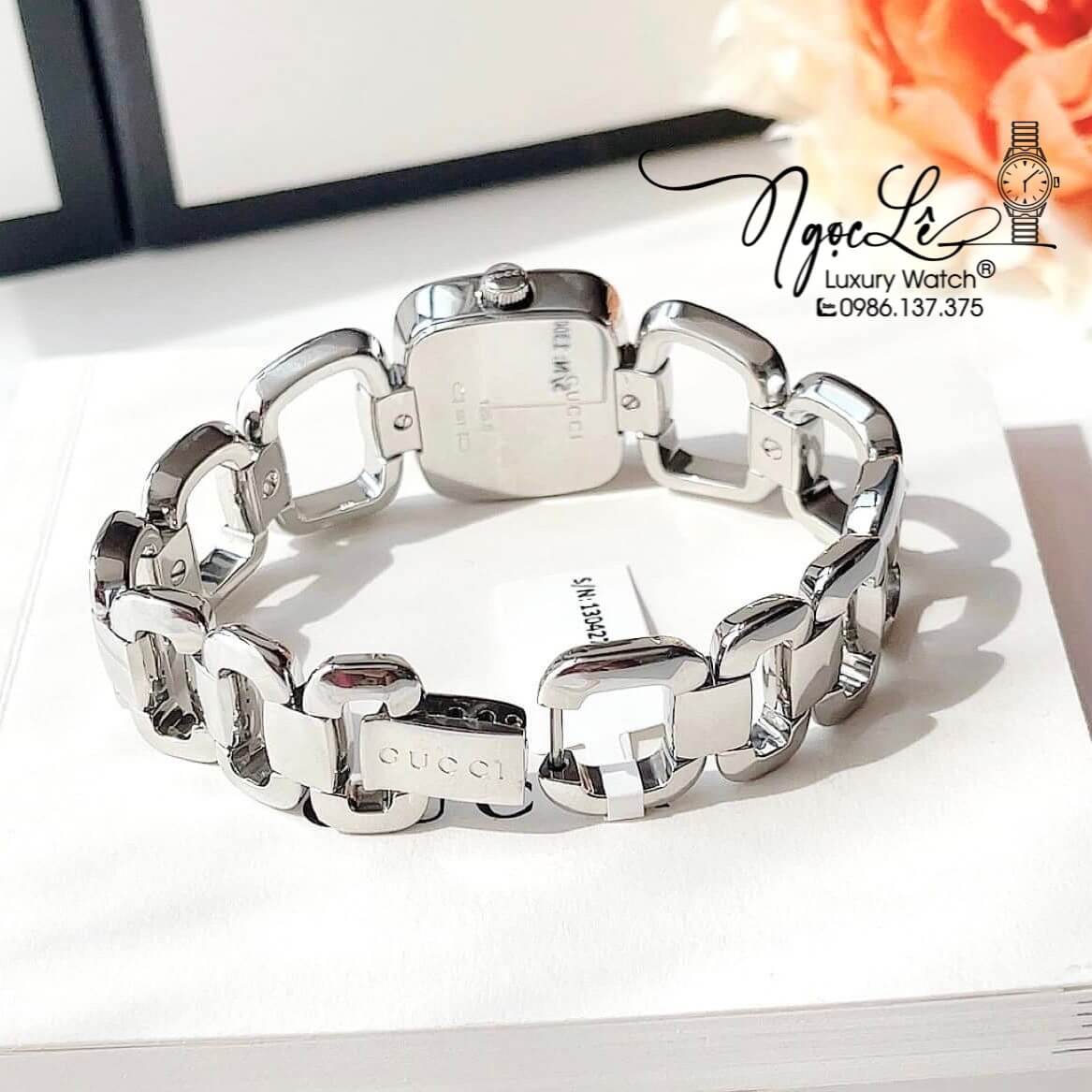 Đồng Hồ Nữ Gucci G-Gucci Dây Kim Loại Dáng Lắc Tay Silver Mặt Xám Size 32mm