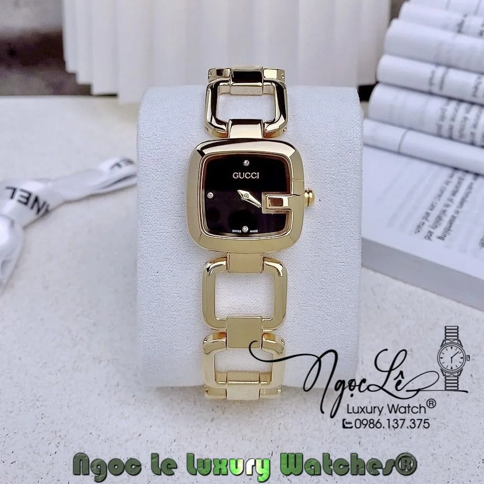 Đồng Hồ Nữ Gucci G-Gucci Dây Kim Loại Dáng Lắc Tay Vàng Mặt Đen Size 32mm