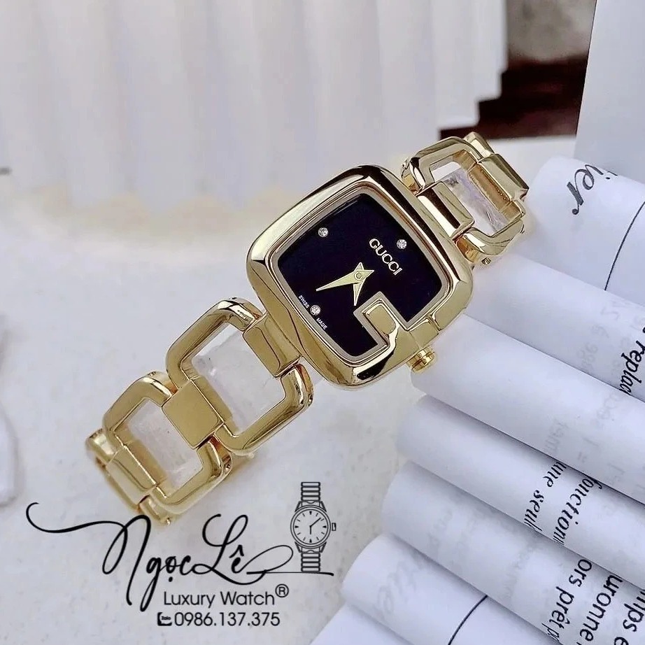 Đồng Hồ Nữ Gucci G-Gucci Dây Kim Loại Dáng Lắc Tay Vàng Mặt Đen Size 32mm