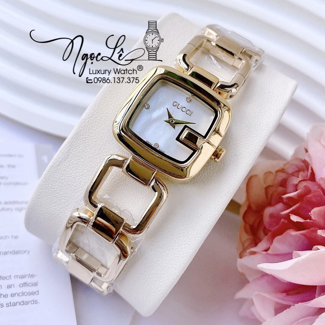 Đồng Hồ Nữ Gucci G-Gucci Dây Kim Loại Dáng Lắc Tay Vàng Mặt Trắng Size 32mm