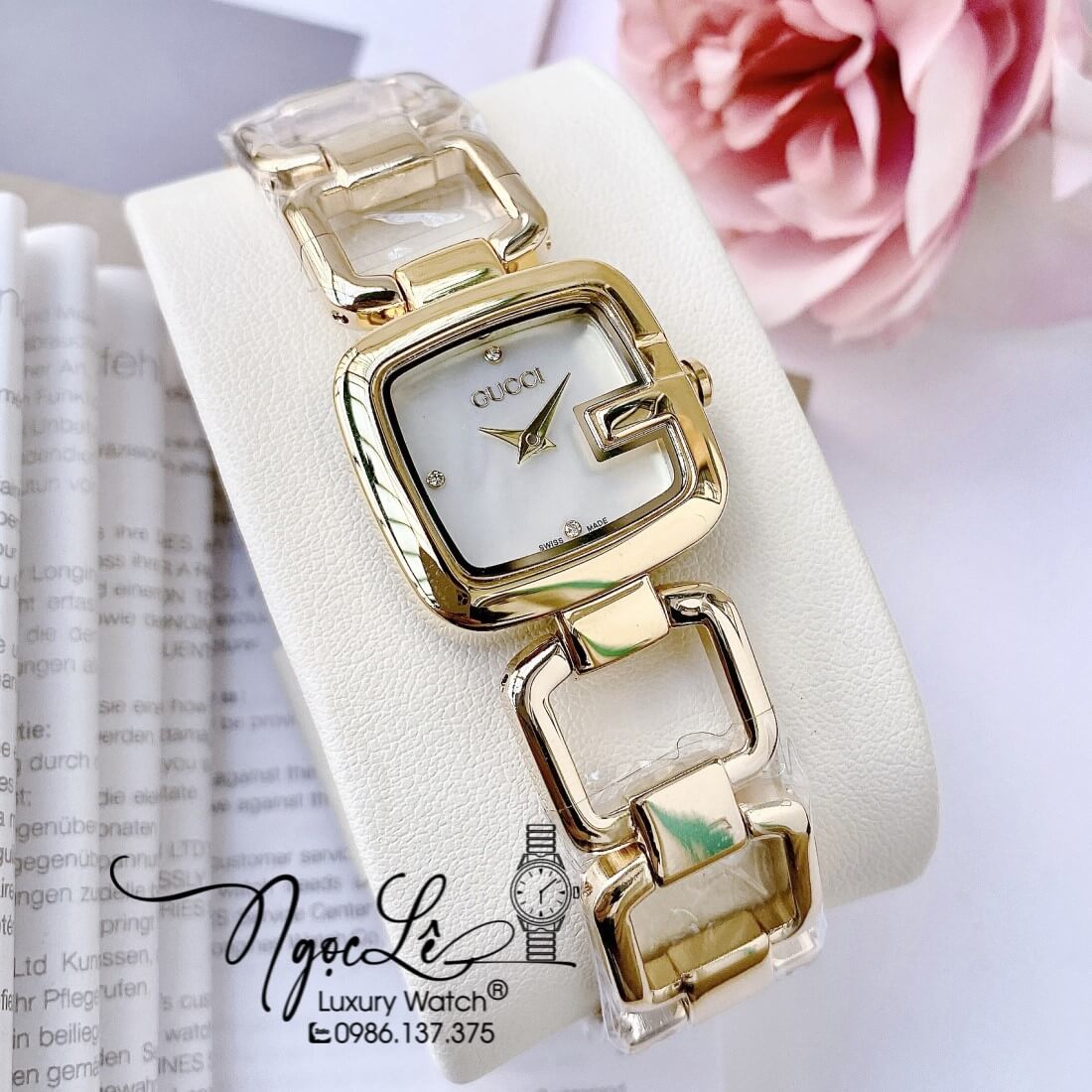Đồng Hồ Nữ Gucci G-Gucci Dây Kim Loại Dáng Lắc Tay Vàng Mặt Trắng Size 32mm